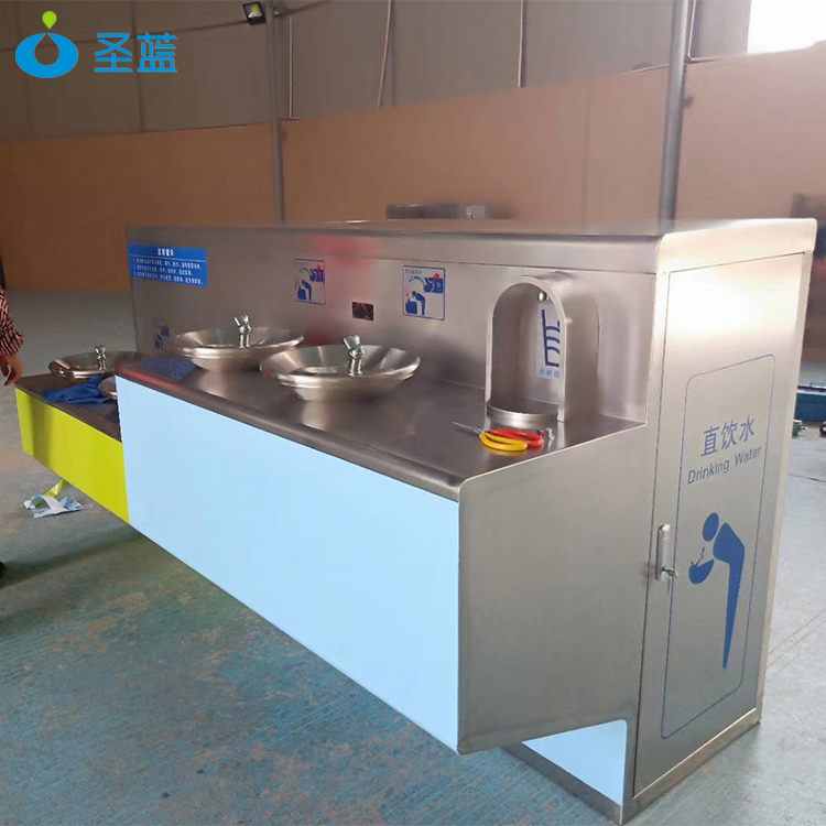 安裝三盆一龍頭直飲水臺(tái)為公園提供飲用水服務(wù)