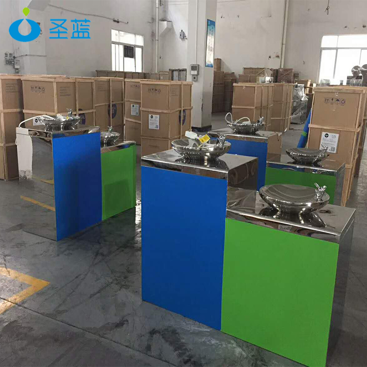 奧體中心體育館戶(hù)外公共直飲水臺(tái)安裝